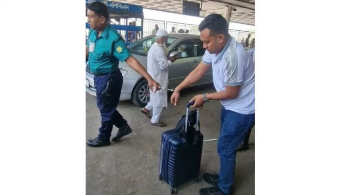 দুবাই থেকে আগত সিংগাইরের ছাত্রলীগ নেতা এয়ারপোর্টে গ্রেপ্তার